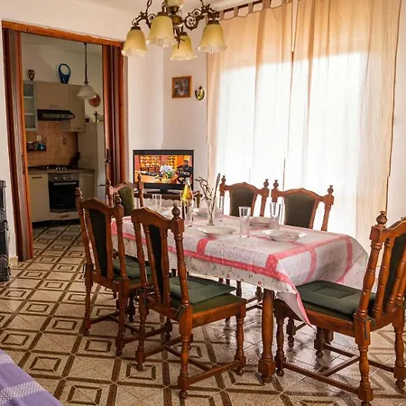 Vecchia Oliva,kuljica Holiday home *